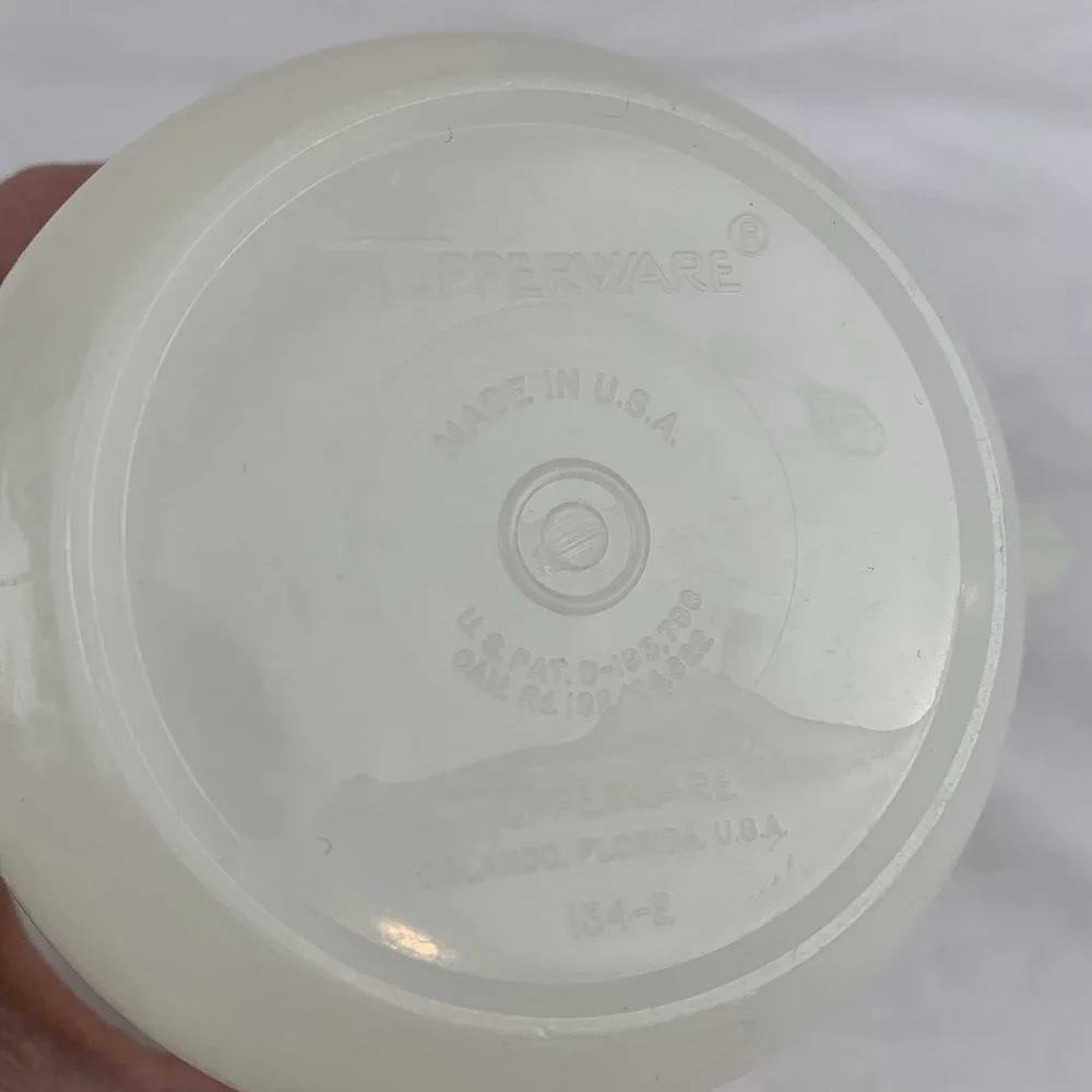 Vtg Tupperware 2 Cup Measuring Pitcher #134-2 Made In USA Red Lettering